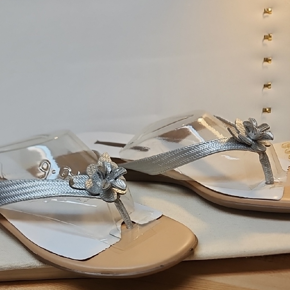 AEROSOLES Silver Floral Sandals
